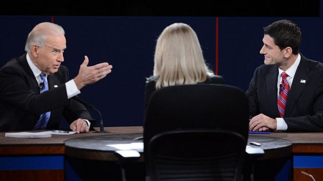 Джо Байден спорит с Полом Райаном во время вице-президентских дебатов 2012 года.