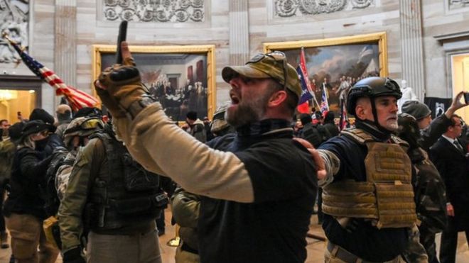 Manifestantes pro Trump en el Capitolio