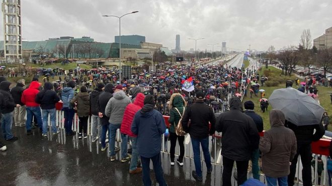 Treći vikend zaredom blokiran je međunarodni auto-put kod beogradskog Sava centra