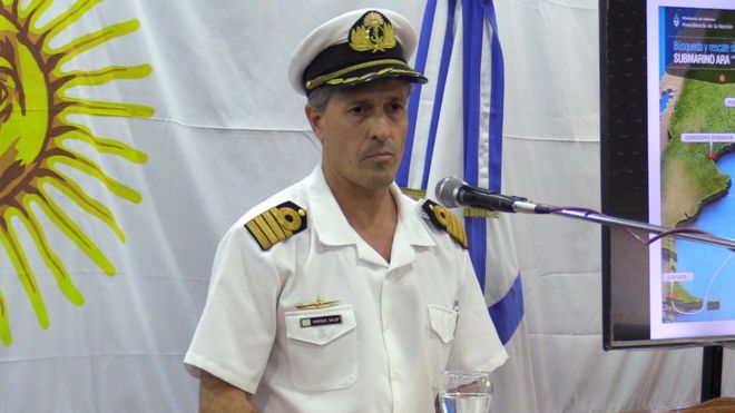Представитель военно-морского флота Аргентины Энрике Бальби выступает на пресс-конференции в Буэнос-Айресе, Аргентина, 30 ноября 2017 года