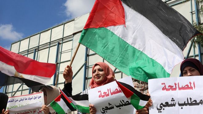 فلسطينيون مؤيدون للمصالحة