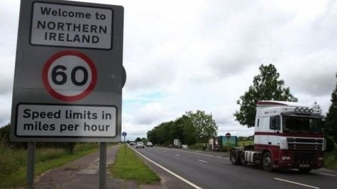 Cartel de "Bienvenido a Irlanda del Norte"