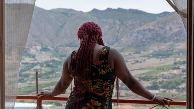 Sicilya'nın uzak bir dağ köyündeki kadın sığınağında şu anda 4 kadın ve bir bebek kalıyor