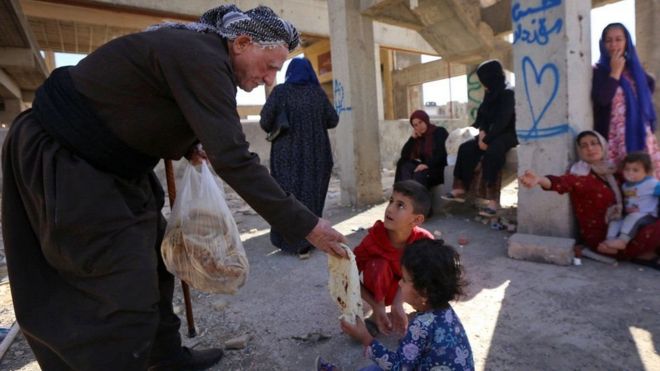 Saraakiisha Kurdiyiinta ayaa sheegay in maalmihii la soo dhaafay ay qaxeen 100,000 oo qof