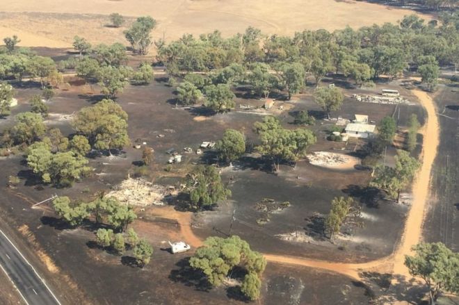 Некоторые из свойств уничтожены в результате пожара в Уарбри в Новом Южном Уэльсе
