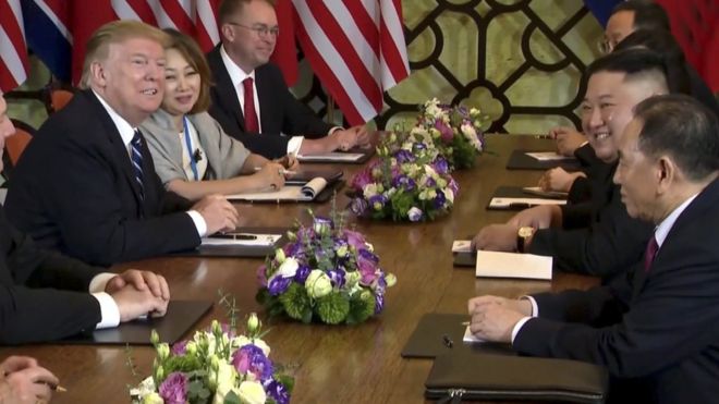 Мистер Трамп и Мистер Ким во время их переговоров