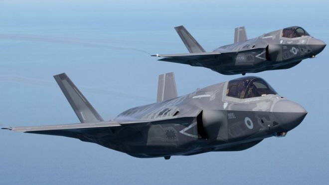 RAF F35 Lightning вместе с американским F35B, пролетавшим над Северным морем в июле 2016 года