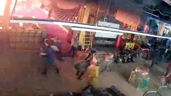 Пожар в Кемерове: запись камер видеонаблюдения в ТЦ "Зимняя вишня"