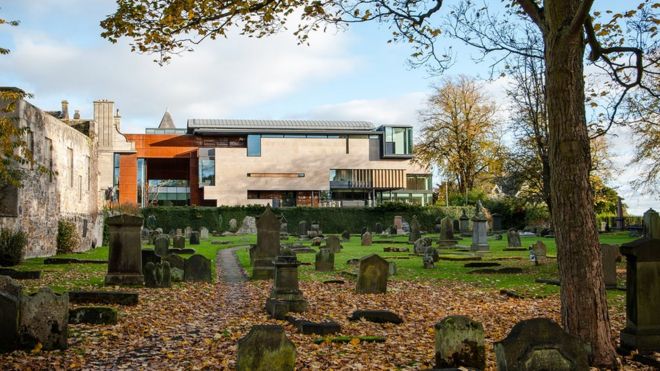 Dunfermline Carnegie Library & Галереи