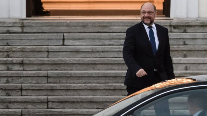 Лидер Социал-демократической партии (СДПГ) Мартин Шульц уходит после встречи с президентом Германии Франком-Вальтером Штайнмайером