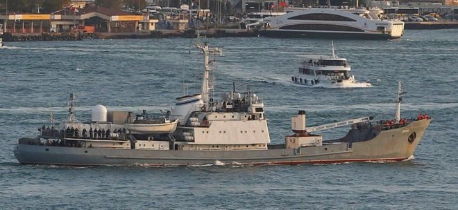 Meli ya Liman ikipitia mlango wa bahari wa Bosphorus mwezi Oktoba
