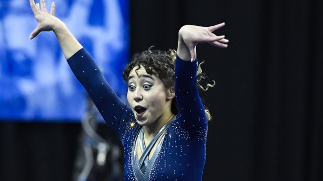 Katelyn Ohashi participando en una competencia en 2018.