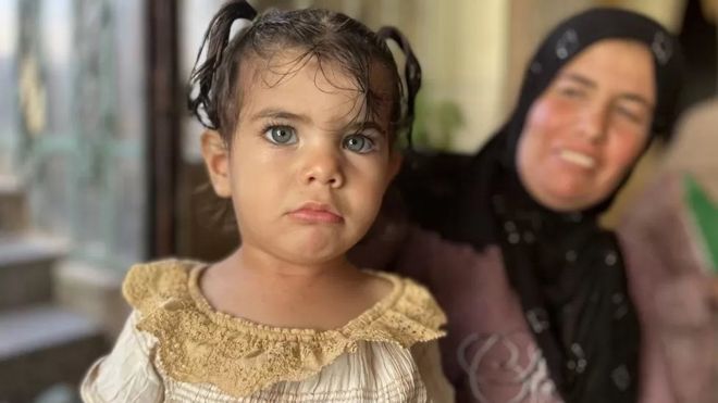 ندا، مادر ۹ فرزند، می‌گوید که به نظر می‌رسد جهان از آواره کردن فلسطینی‌ها بی‌خبر است