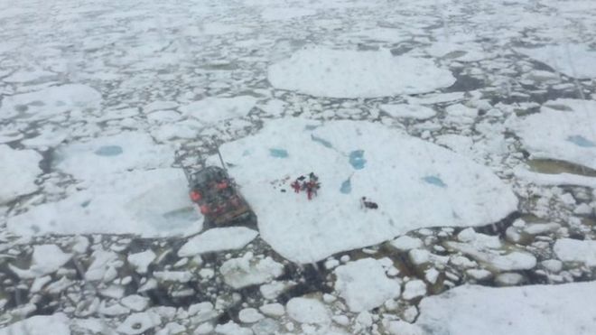 Рыбак спасен возле Ла Скай после того, как судно застряло во льду