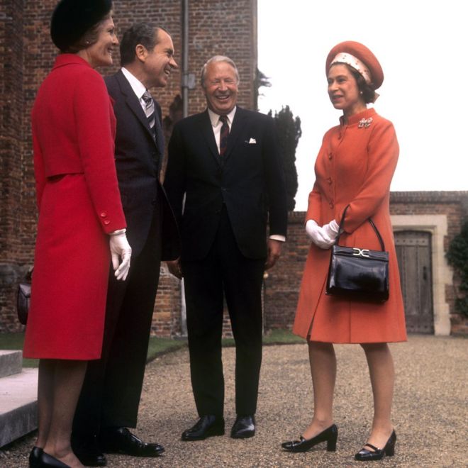 Королева Елизавета II с премьер-министром Эдвардом Хитом (второй справа) и американским президентом Ричардом Никсоном и его женой Пэт Никсон в Чекерсе, Бакингемшир
