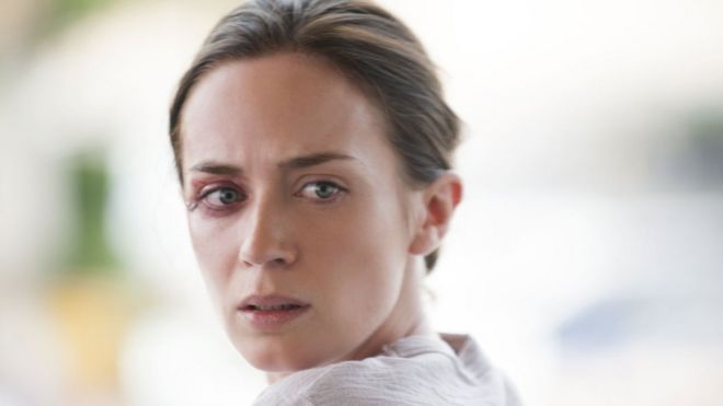 Эмили Блант в роли Кейт Мэйсер в SICARIO