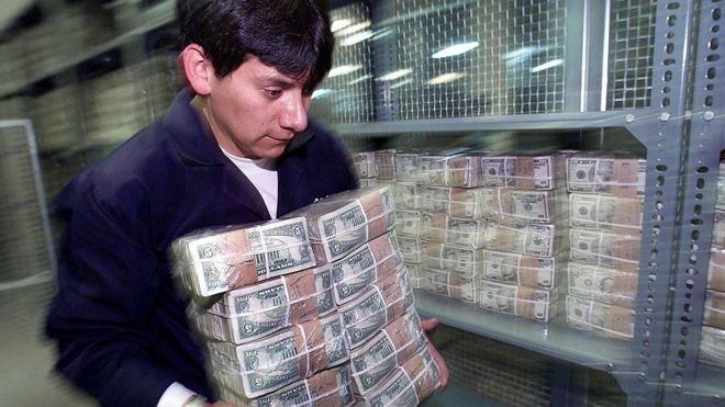 En el año 2000 Ecuador decidió cambiar su moneda al dólar tras la mayor crisis económica de la historia del país