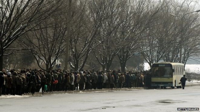 Автобусная очередь в Северной Корее