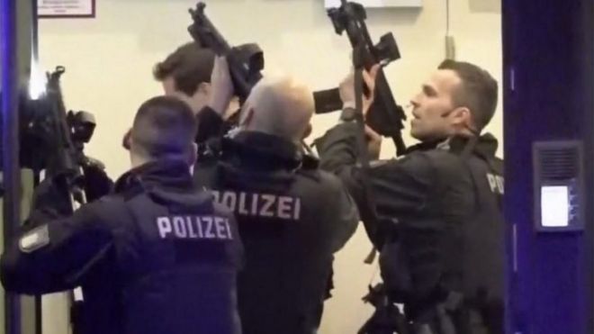 أفراد من الشرطة الألمانية