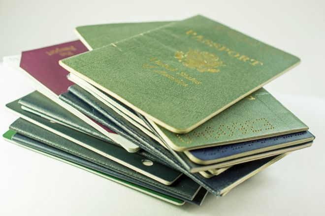 Куча паспортов из разных стран
