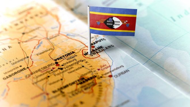 Mapa del sur de áfrica con una bandera en Suazilandia