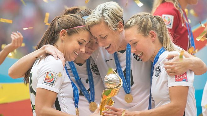 American players celebrate with the World Cup trophy in 2015