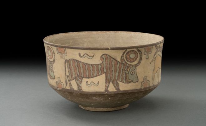 Терракотовый горшок с быком и другими животными на нем, 3500–2800 до н.э.