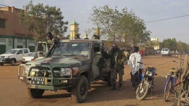 Малийские войска патрулируют Севаре - январь 2013 года
