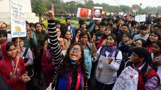নাগরিকত্ব আইনের বিরুদ্ধে কলকাতায় শিক্ষার্থীদের বিক্ষোভ।