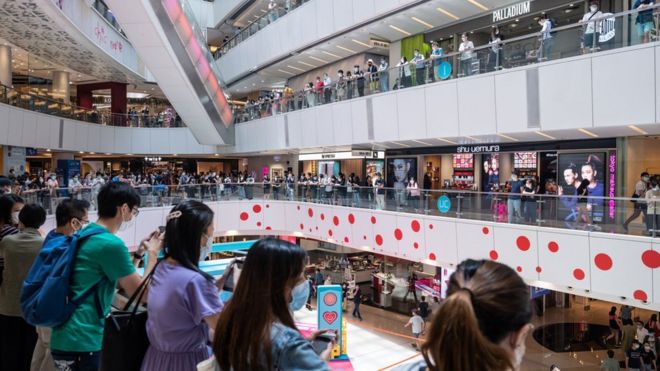 Người phản đối ở một siêu thị tại Hong Kong ngày 29/5
