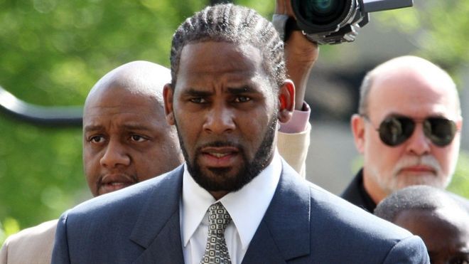 Singer R Kelly arrives at the Cook County courthouse where jury selection is scheduled to begin for his 2008 trial in Chicago, Illinois