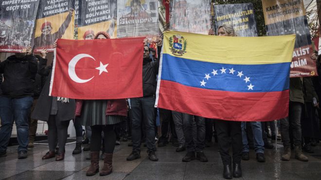 Manifestación a favor del gobierno de Venezuela en Turquía.