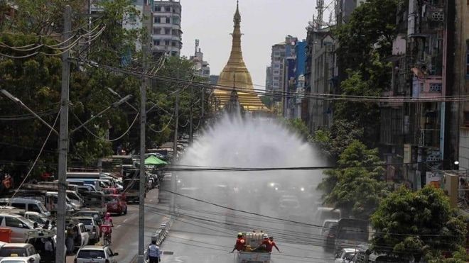 ရန်ကုန်မြို့လယ်မှာ ပိုးသတ်ဆေးဖျန်း