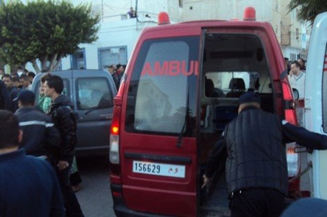 المغرب : مقتل 19 امرأة في تدافع أثناء توزيع مساعدات غذائية _98819440_ambulancearchives_990006344