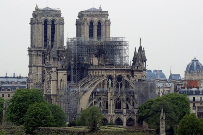 Notre Dame de París al día siguiente del incendio