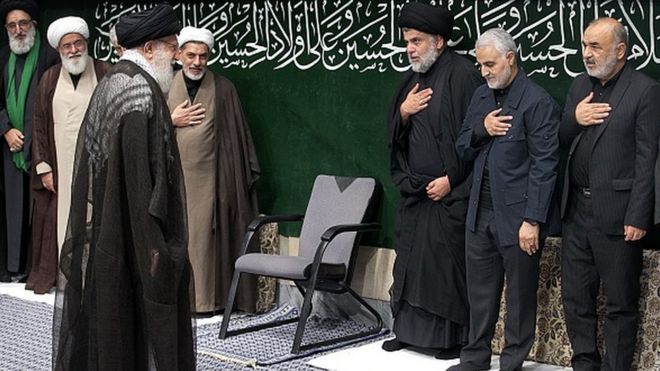 Iraklı Şii grubun lideri Mukteda el Sadr ve Kasım Süleymani (sağdan ikinci) İran'ın dini lideri Ali Hamaney'i selamlıyor
