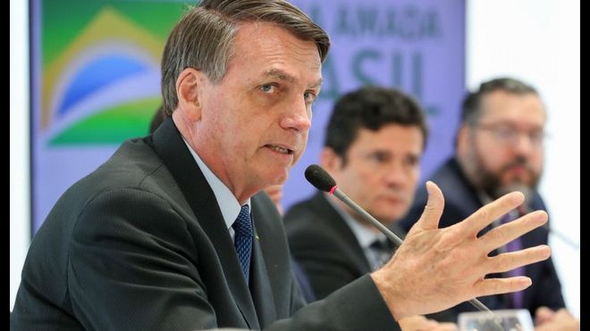 Bolsonaro, com Moro ao fundo, na reuniao de 22 de abril