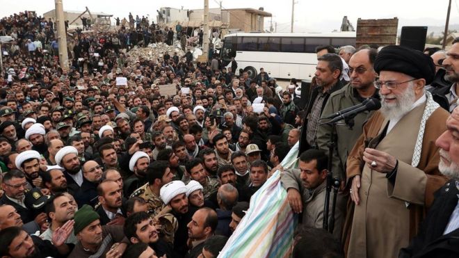 Аятолла Али Хаменеи обращается к людям в Сарпол-э Захаб, Иран (20 ноября 2017 г.)