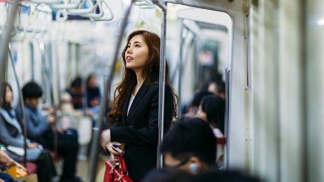 Mujer en el metro