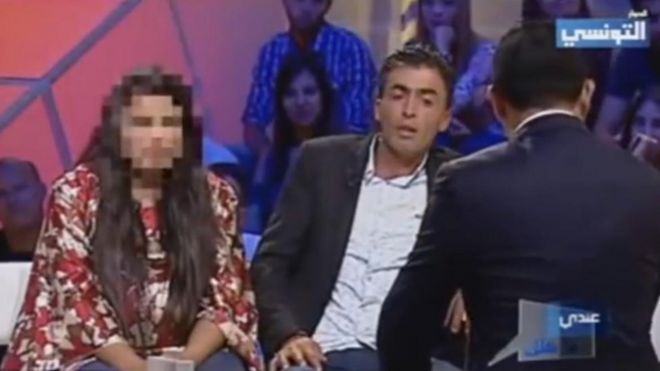 Снимок экрана: сцена из ток-шоу Энди Маколек на канале El Hiwar Ettounsi 14 октября