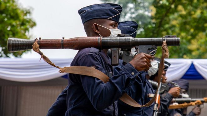 موكب القوات المسلحة لجمهورية إفريقيا الوسطى للاحتفال بالذكرى 61 للاستقلال في معسكر كاساي في بانغي في 13 أغسطس/آب 2021