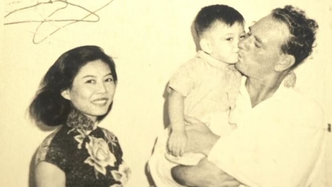 Anthony Wong with his mother and father