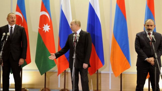 Лидеры трех стран во время пресс-конференции
