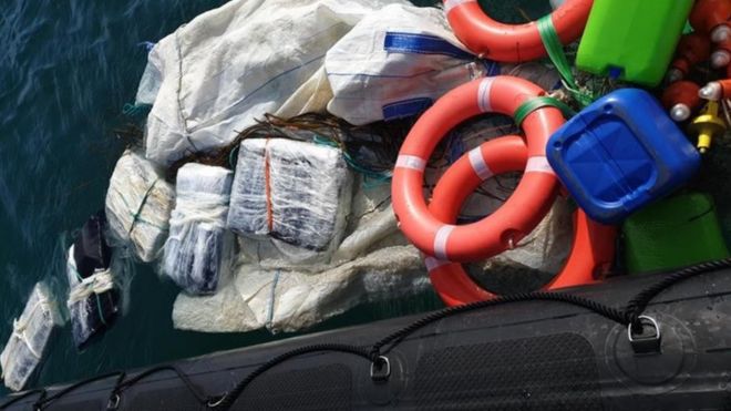 In pictures: Discarded drug baggies - BBC News