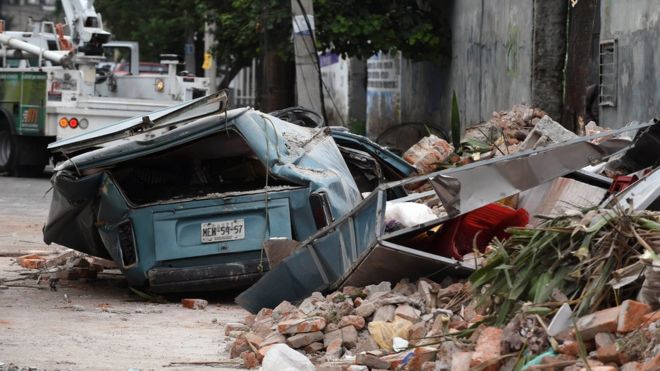 Вид на улицу в восточной части Мехико после 8,2 землетрясения 8 сентября 2017 года.