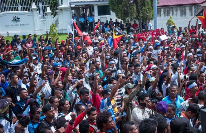 Протестующие возле посольства Австралии в Дили, Восточный Тимор, 22 марта 2016 года