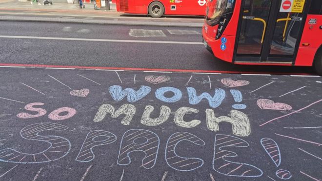 Расширение тротуаров в Лондоне на этой неделе приветствовали пешеходная группа и жители