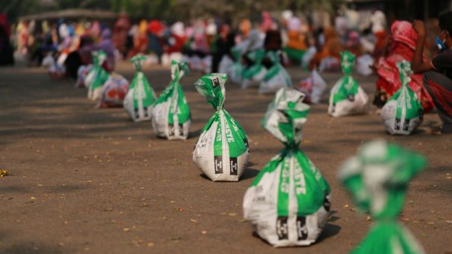 মধ্যবিত্ত ও নিম্ন-মধ্যবিত্তদের অনেকেই লোকলজ্জার ভয়ে সরকারি-বেসরকারি সহায়তা নেয়া থেকে বিরত থেকেছেন।