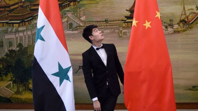 الضيف الأجنبي الأول حين أدى بشار الأسد اليمين يوم السبت الماضي، كان وزير الخارجية الصيني وانغ يي.