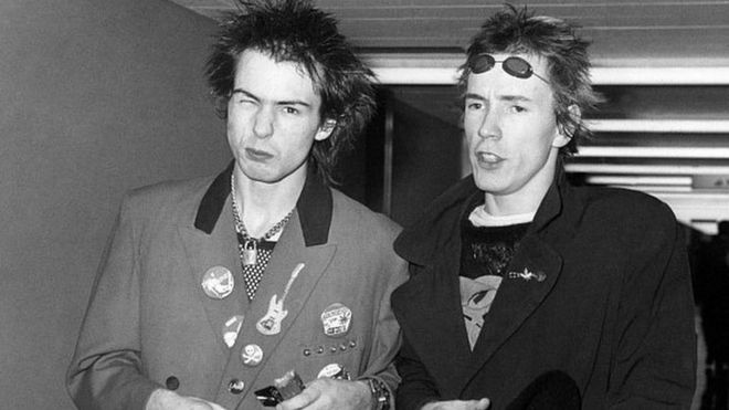 Sid Vicious and Johnny Rotten in 1977